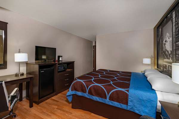  - Super 8 Hotel Cortez