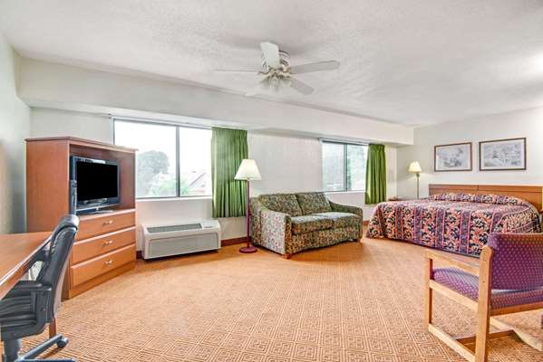 Suite - Super 8 Hotel Stamford - I-95, Exit 6