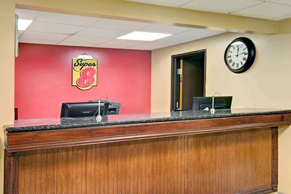  - Super 8 Hotel Stamford - I-95, Exit 6