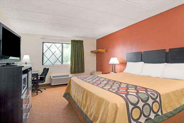  - Super 8 Hotel Stamford - I-95, Exit 6