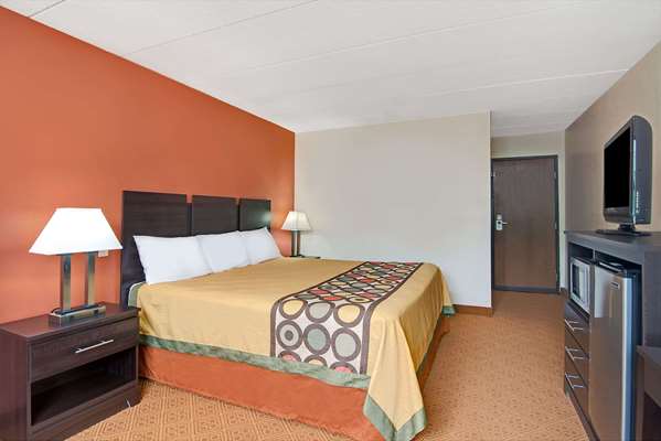  - Super 8 Hotel Stamford - I-95, Exit 6