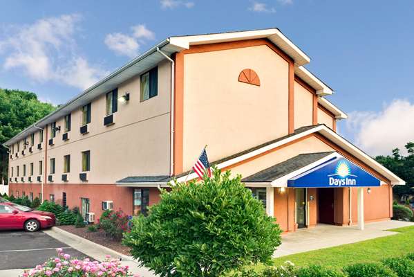 Exterior view - Days Inn Torrington