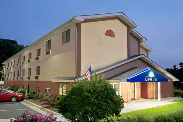 Exterior view - Days Inn Torrington