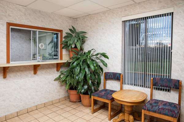  - Super 8 Motel Burlington - I-40 & I-85, Exit 141