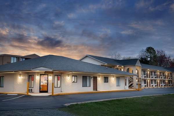 Exterior view - Super 8 Motel Burlington - I-40 & I-85, Exit 141