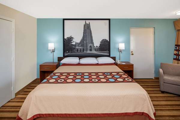  - Super 8 Motel Burlington - I-40 & I-85, Exit 141