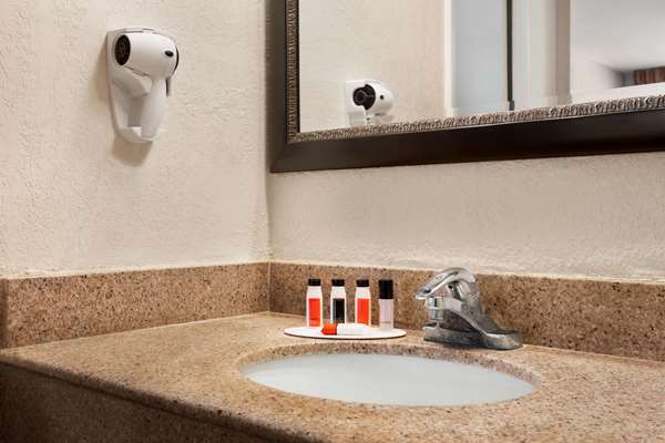  - Super 8 Motel Florida City - FL Turnpike, Exit 1