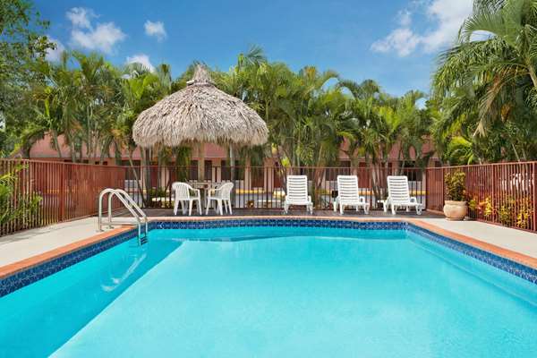 Pool - Super 8 Motel Florida City - FL Turnpike, Exit 1