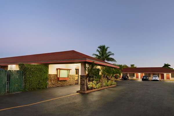 Exterior view - Super 8 Motel Florida City - FL Turnpike, Exit 1