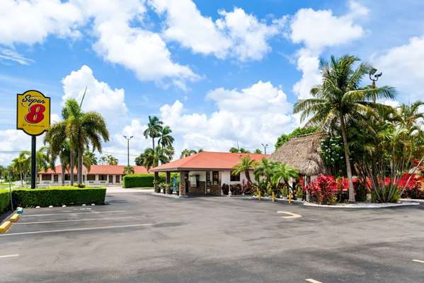 On-Site,Outdoor/Exterior,Exterior View of Building