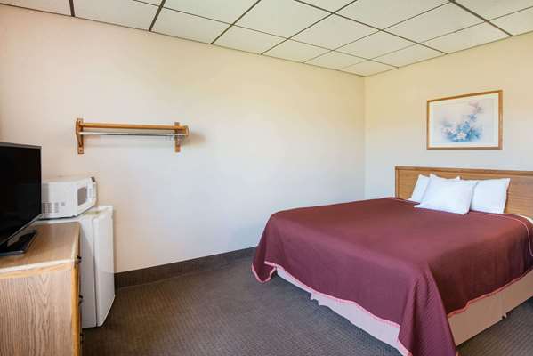  - Super 8 Hotel Abilene - I-70, Exit 275