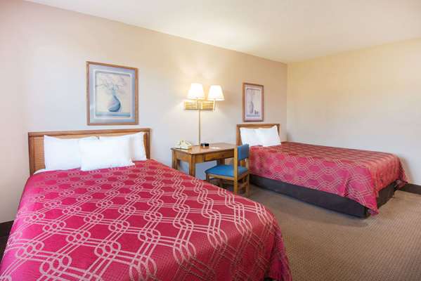  - Super 8 Hotel Abilene - I-70, Exit 275