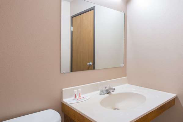  - Super 8 Hotel Abilene - I-70, Exit 275