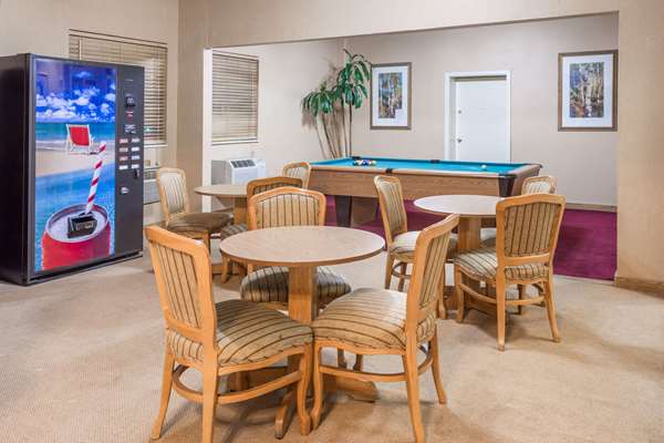  - Super 8 Hotel Colorado Springs - I-25, Exit 146