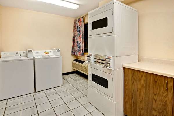  - Super 8 Hotel West Albuquerque - I-40, Exit 155