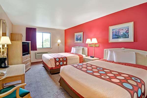  - Super 8 Hotel West Albuquerque - I-40, Exit 155