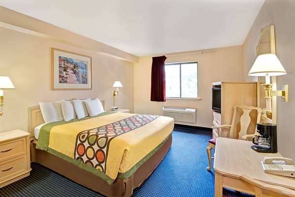 Suite - Super 8 Hotel West Albuquerque - I-40, Exit 155