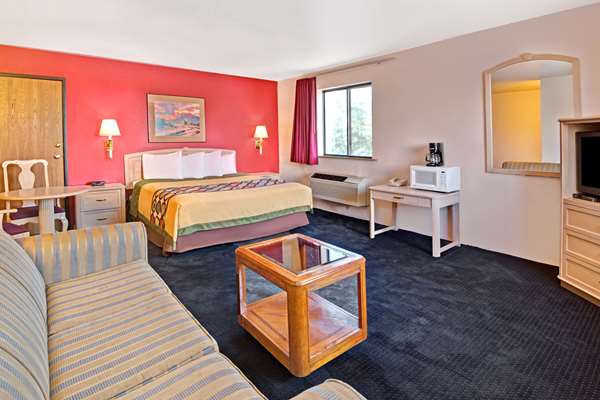  - Super 8 Hotel West Albuquerque - I-40, Exit 155