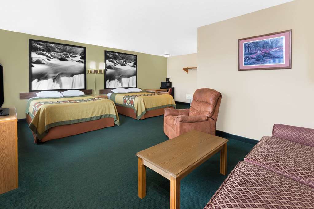 SUPER 8 ANTIGO-guestroom-Guest Room,Suite,On-Site.jpg