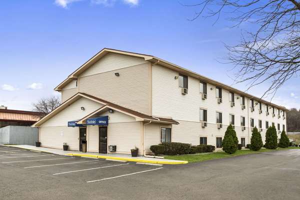 Exterior view - Travelodge Hotel Battle Creek - I-94, Exit 97
