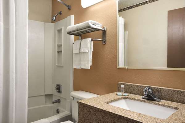  - Travelodge Hotel Battle Creek - I-94, Exit 97