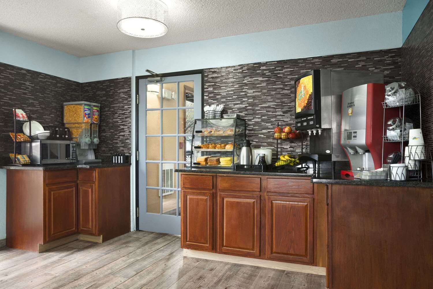 Travelodge Hotel Battle Creek I94, Exit 97, MI See Discounts