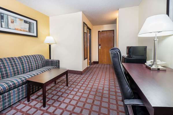 Suite - Super 8 Hotel Bloomington