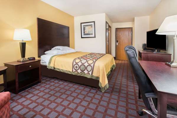  - Super 8 Hotel Bloomington