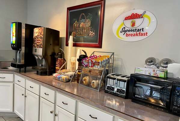  - Super 8 Hotel Bloomington