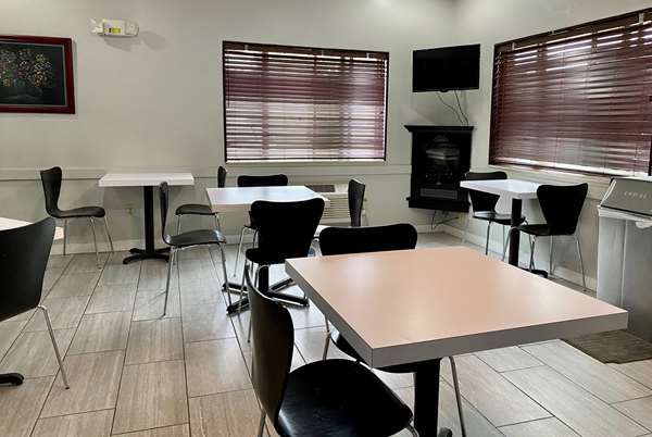  - Super 8 Hotel Bloomington