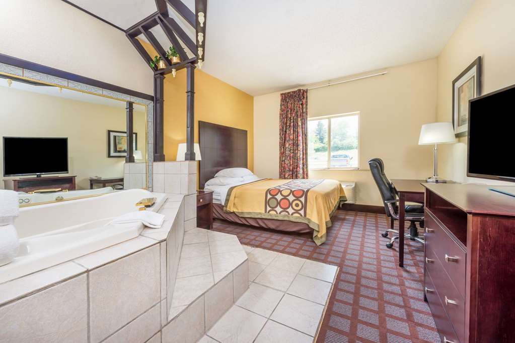 SUPER 8 BY WYNDHAM BLOOMINGTON-guestroom-Guest Room,Suite,On-Site.jpg