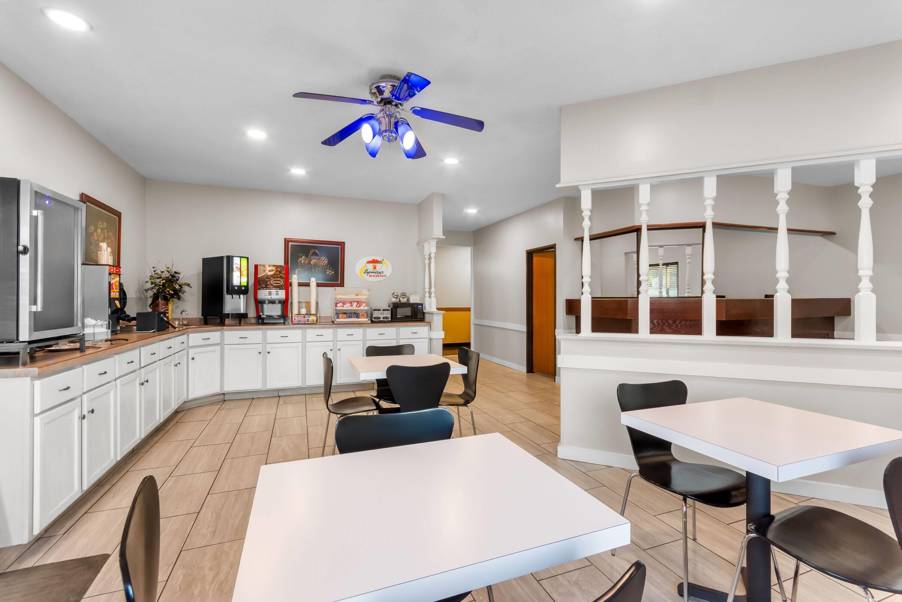Breakfast Area | Super 8 by Wyndham Bloomington