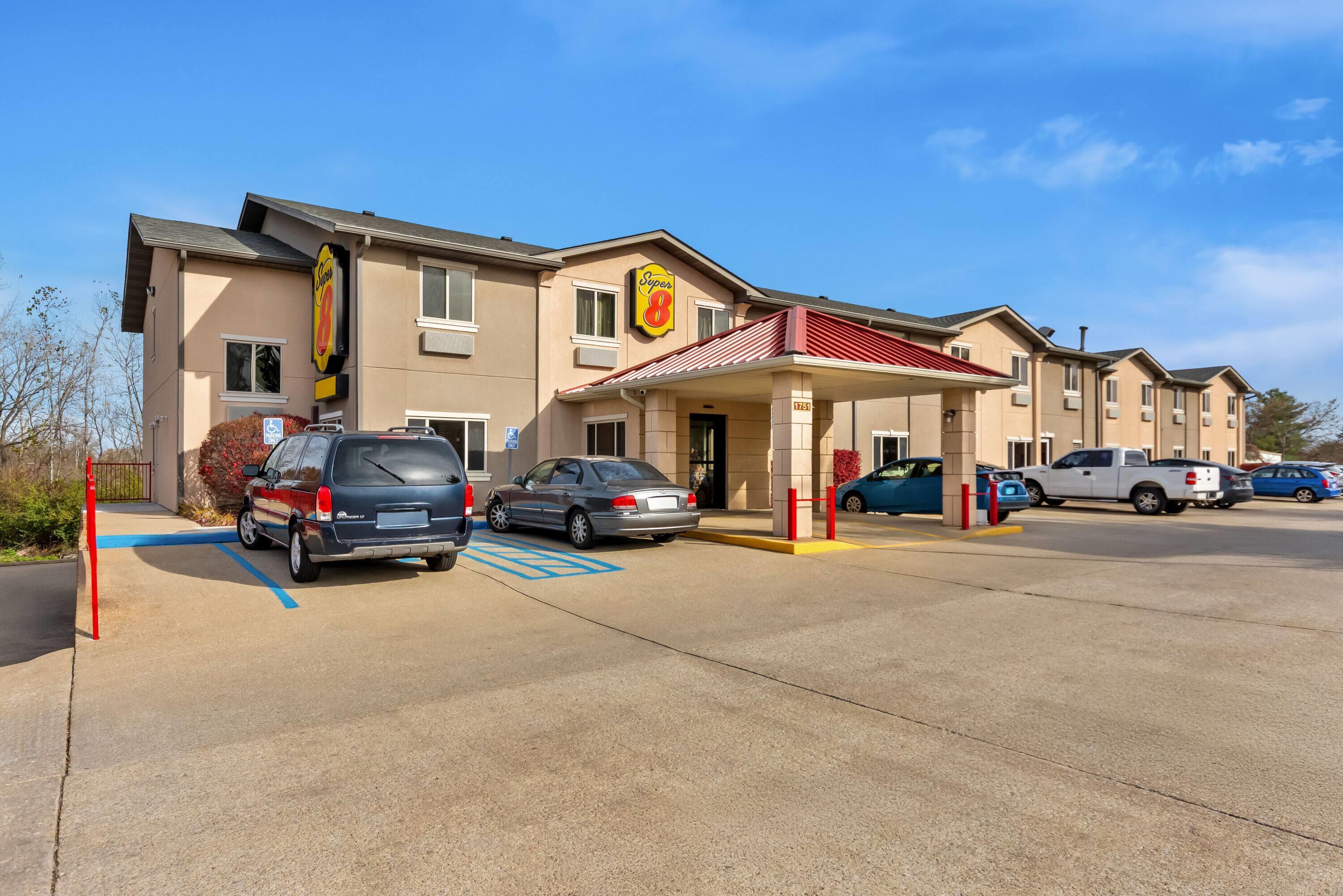 Exterior | Super 8 by Wyndham Bloomington