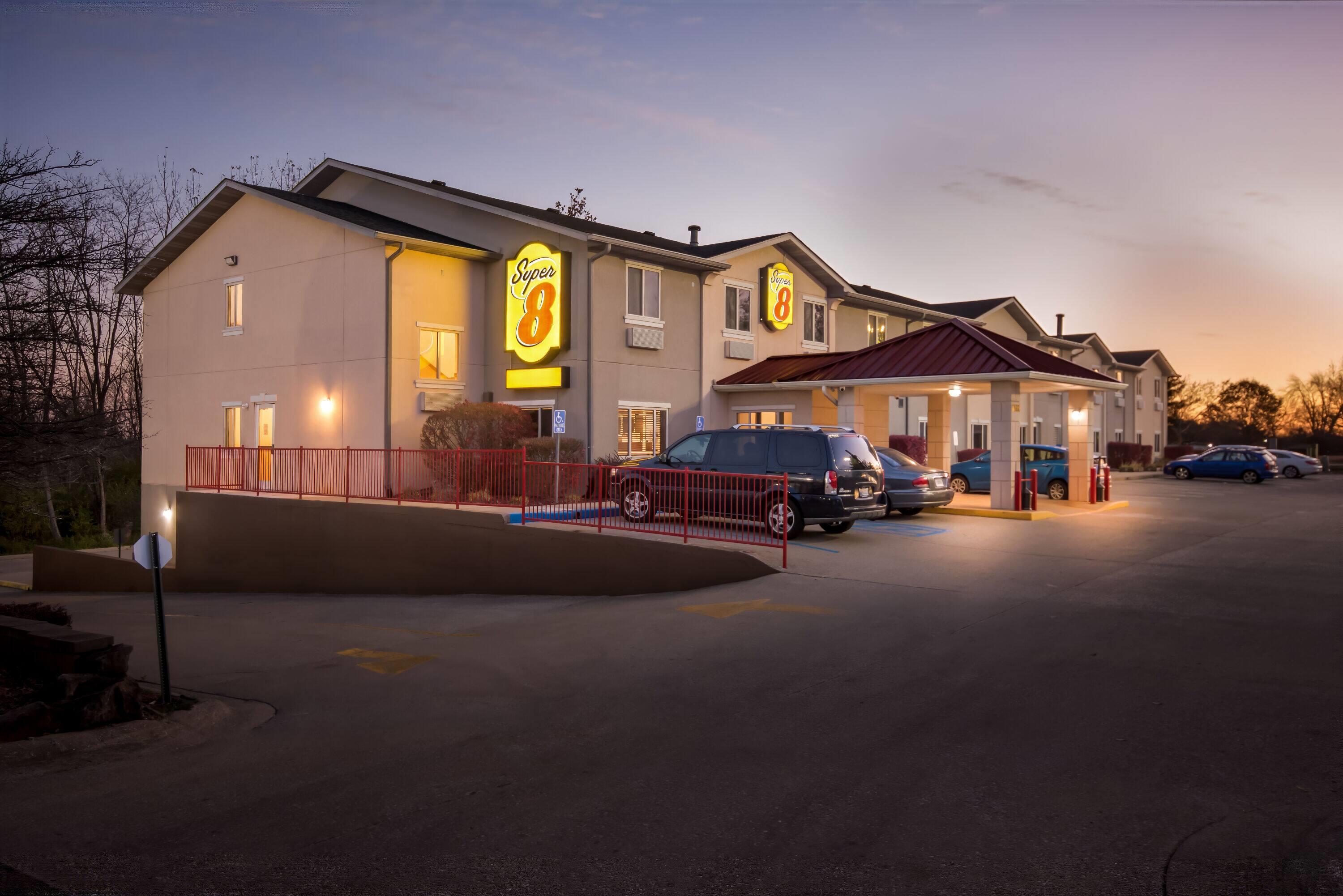 Exterior | Super 8 by Wyndham Bloomington