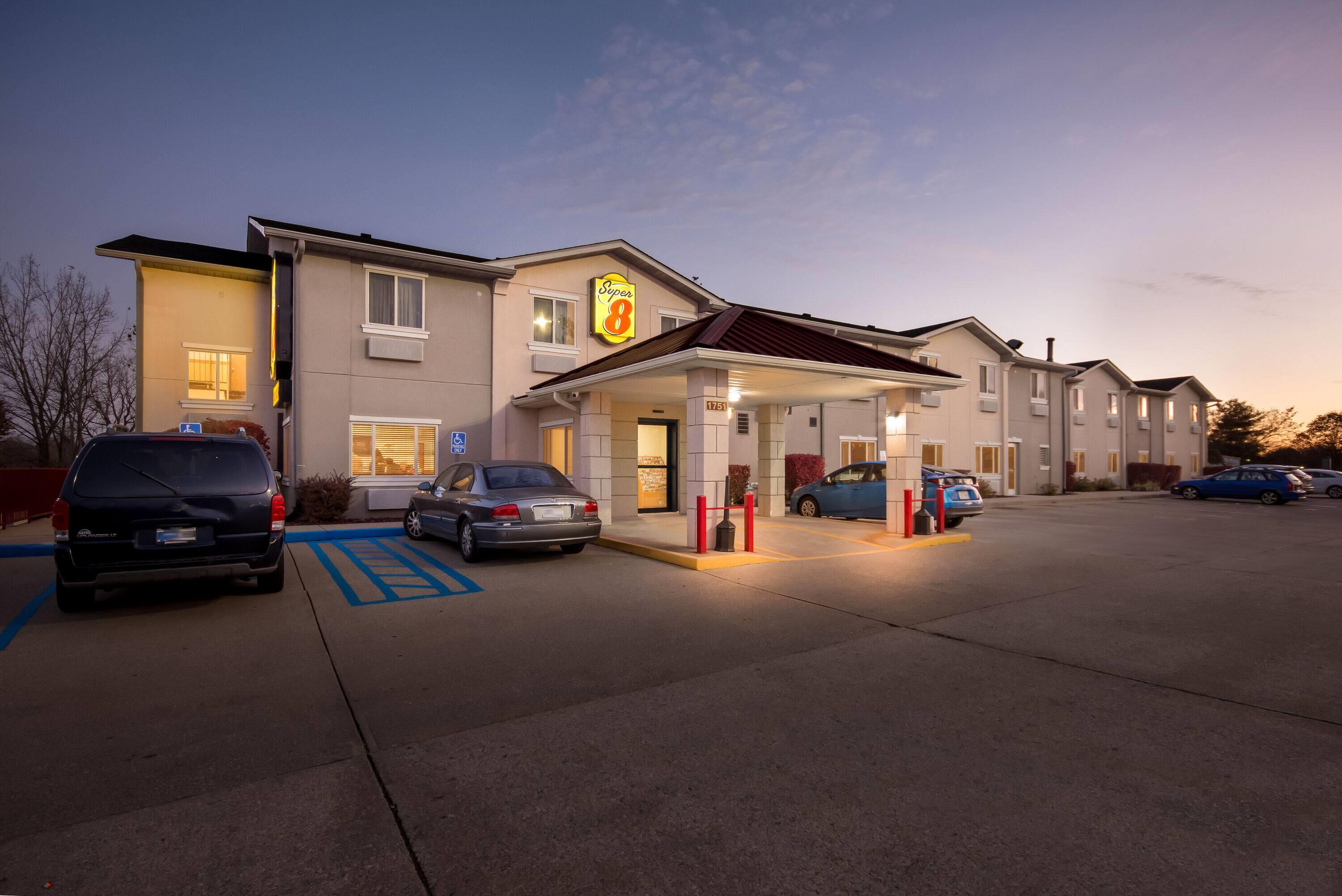 Exterior | Super 8 by Wyndham Bloomington