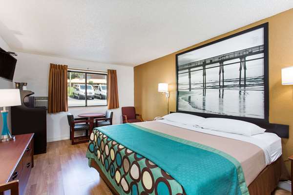  - Super 8 Hotel Coliseum Greensboro - I-40, Exit 217