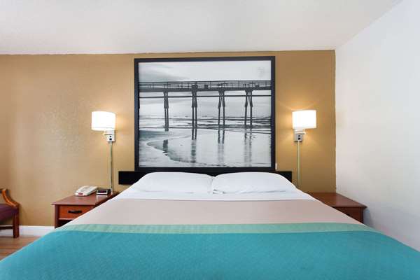  - Super 8 Hotel Coliseum Greensboro - I-40, Exit 217