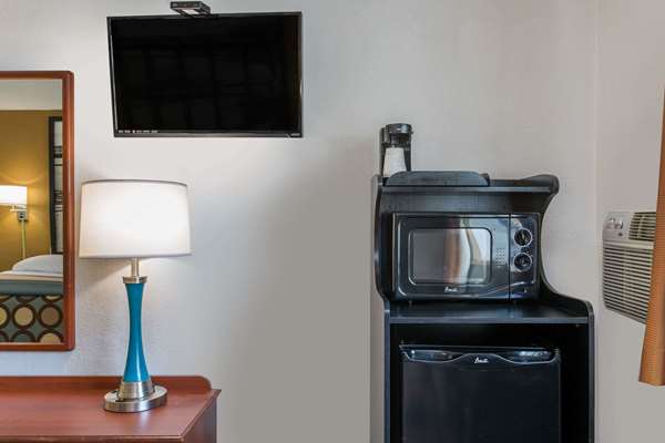  - Super 8 Hotel Coliseum Greensboro - I-40, Exit 217