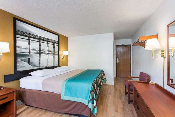  - Super 8 Hotel Coliseum Greensboro - I-40, Exit 217