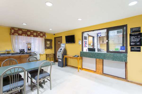  - Super 8 Hotel Coliseum Greensboro - I-40, Exit 217