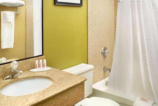  - Super 8 Hotel St Clairsville - I-70, Exit 218