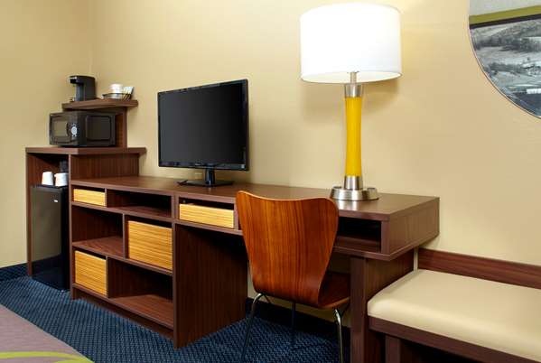  - Super 8 Hotel St Clairsville - I-70, Exit 218