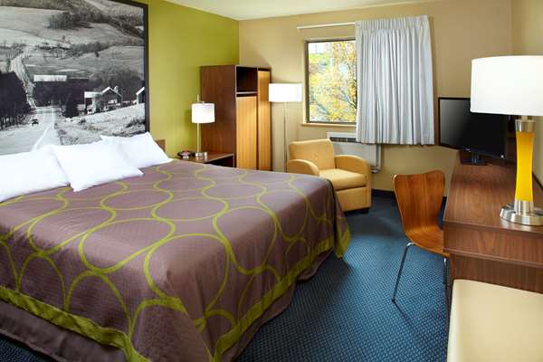  - Super 8 Hotel St Clairsville - I-70, Exit 218