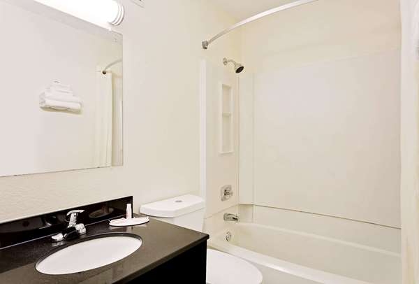  - Super 8 Hotel Johnson City - I-26, Exit 20