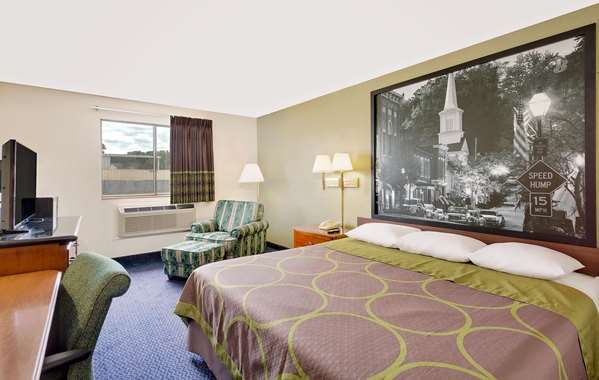  - Super 8 Hotel Johnson City - I-26, Exit 20