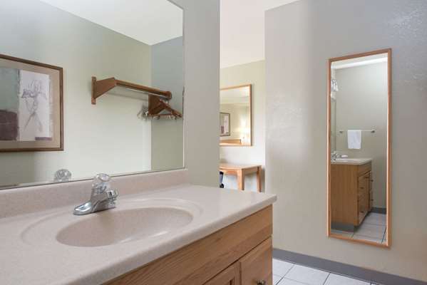  - Super 8 Hotel Billings - I-90, Exit 446