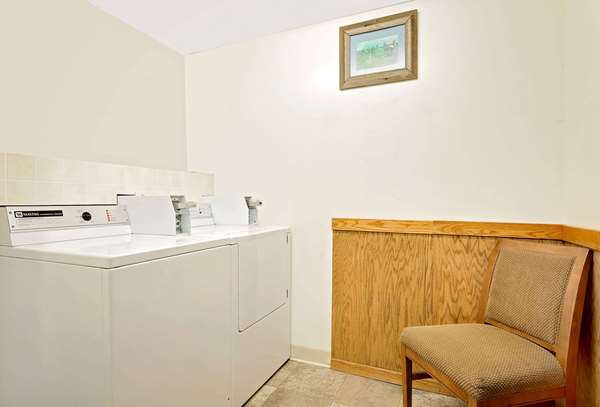Amenities - Super 8 Hotel Bozeman Airport Belgrade - I-90, Exit 298