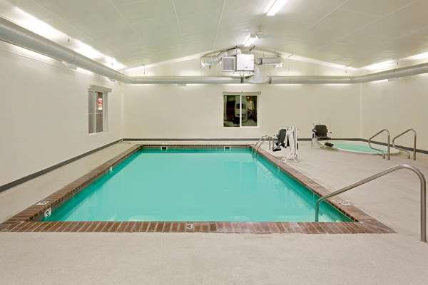 Pool - Super 8 Hotel Bozeman Airport Belgrade - I-90, Exit 298