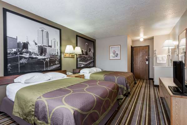  - Super 8 Hotel Bernalillo - I-25, Exit 242