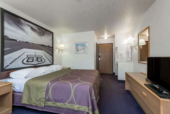  - Super 8 Hotel Bernalillo - I-25, Exit 242